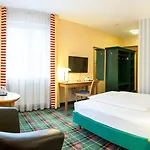 Hotel Waldzeit Berlin-gruenau Berlino