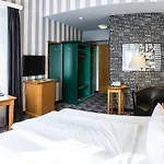 Hotel Waldzeit Berlin-gruenau 4*