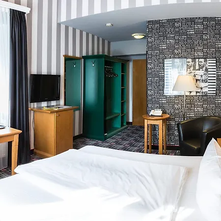 ホテル Waldzeit Berlin-gruenau 4*